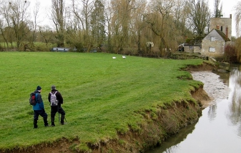 Round20House20at20junction20of20Rivers20Thames20Coln20and20disusd20Thames2020Severn20Canal